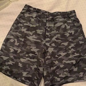 Lululemon Men’s Pace breaker lined 7” shorts sz L